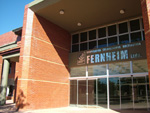 Entrada al centro de administración de la Cooperativa Fernheim